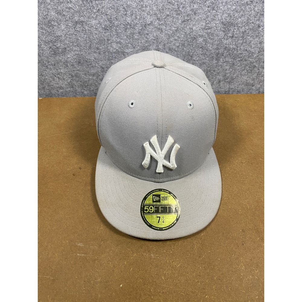 New Era 59FIFTY New York Yankees Fitted Hat Gray White Size 7 1/4 MLB Baseball